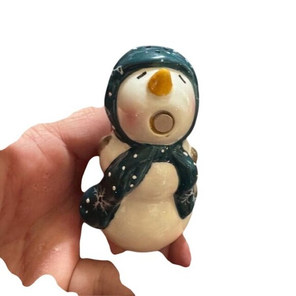 Ceramic Snowman Couple Salt & Pepper Shaker Set With Festive Details - Picture 10 of 16